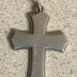 James Avery Beveled Clechee Cross. Can be engraved.jump ring has not been cut